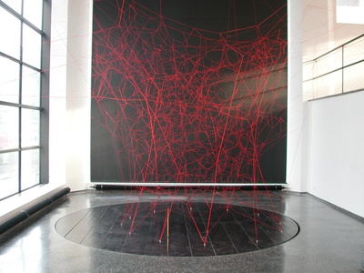 Installation "Red Respect" im aut