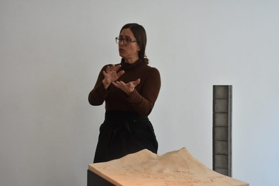 Francesca Torzo in ihrer Ausstellung "Day by Day"