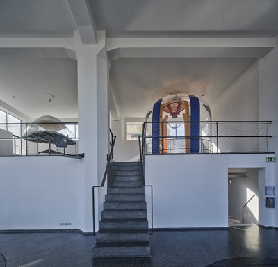 Blick in die Ausstellung "Hans-Walter Müller: Ich habe die Schwerkraft schon verlassen" im aut