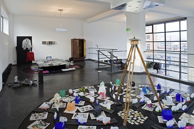 Blick in die Ausstellung "Thomas Eisl: Von Haus aus"