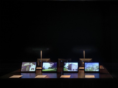 Blick in die Ausstellung "Über Lois Welzenbacher" im aut