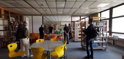 "Bildung braucht Raum" – Eine Bus-Tour mit Hannes Wiesflecker nach St. Johann und Kufstein