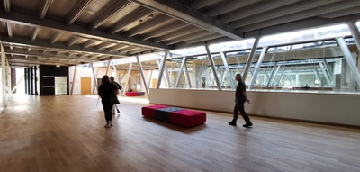 "Bildung braucht Raum" – Eine Bus-Tour mit Hannes Wiesflecker nach St. Johann und Kufstein