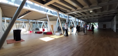 "Bildung braucht Raum" – Eine Bus-Tour mit Hannes Wiesflecker nach St. Johann und Kufstein