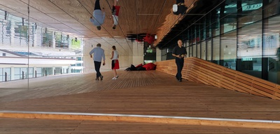 "Bildung braucht Raum" – Eine Bus-Tour mit Hannes Wiesflecker nach St. Johann und Kufstein