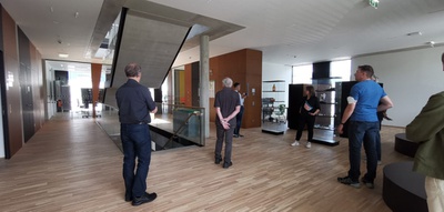 "Bildung braucht Raum" – Eine Bus-Tour mit Hannes Wiesflecker nach St. Johann und Kufstein