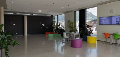 "Bildung braucht Raum" – Eine Bus-Tour mit Hannes Wiesflecker nach St. Johann und Kufstein