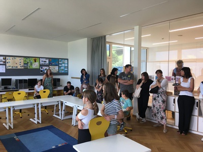 "Volksschule Fügenberg" – Führung mit dem Architekten Christian Öller durch die 2018 fertiggestellte Schule in der Gemeinde Fügenberg – in Kooperation mit Dorferneuerung Tirol