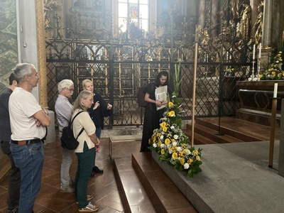 Hall in Tirol: Altarraum der Pfarrkirche St. Nikolaus