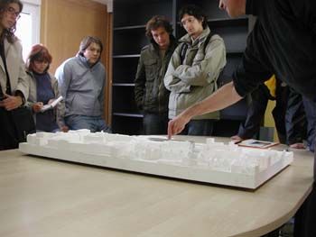 Baustelle Hotel am Bahnhof mit Modell