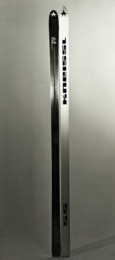 Der von Egon Rainer designte und 1970 auf der „ispo“ in München vorgestellte Ski „Kneissl Super Star“