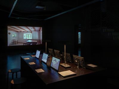 Blick in die Ausstellung "Über Lois Welzenbacher" im aut