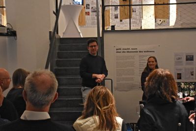 Elias Walch, Obmann des aut und Barkeeper des Abends