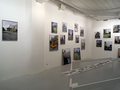 Blick in die Ausstellung im aut – Raum 3: 46 Projekte entlang der Themen Konstruktion, Struktur, Plastizität, Wohnhäuser und Wohnquartiere, Bildnachweis: © Werner Feiersinger
