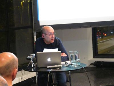 Buchpräsentation "Vermessungen. Tirol auf der Statistischen Couch" – Präsentation des aus Anlass des 20-Jahr-Jubiläums von aut herausgegebenen Buchs  "Vermessungen. Tirol auf der Statistischen Couch", das sich dem komplexen Phänomen Tirol widmet.