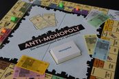 Spiel "Anti-Monopoly", erschienen erstmals 1973