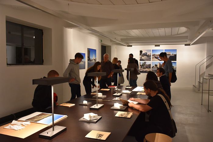 Blick in die Ausstellung "Asmara - The Sleeping Beauty"