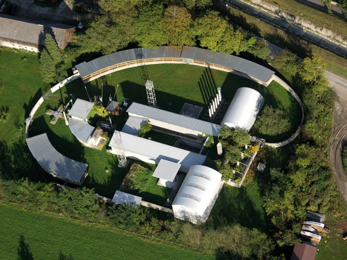 Cornelius Kolig, Das Paradies – Luftbild