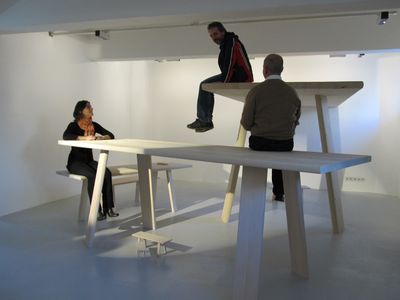 Maßstabsprünge in der von EOOS und the next ENTERprise – architects gemeinsam entwickelte Ausstellung „eins zu zwei - zwei zu eins", 2012; Bildnachweis: aut