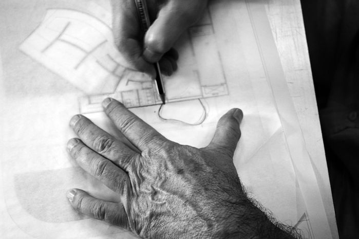 Álvaro Siza beim Skizzieren, Foto: Carlos Castanheira