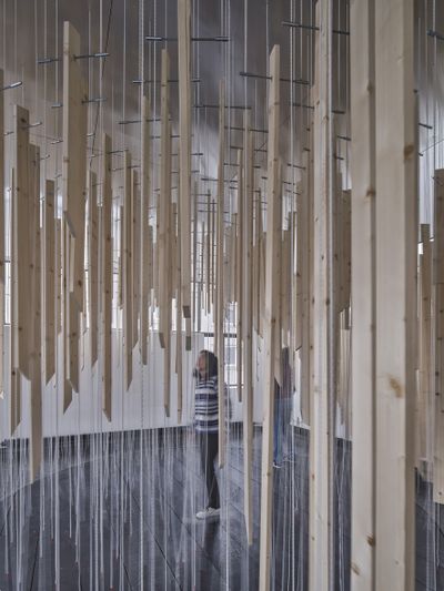 Krater Fajan, Installation „Viel TamTam um Nichts“ im aut