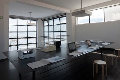 Blick in die Ausstellung "Dietmar Feichtinger: Wege und Orte" im aut