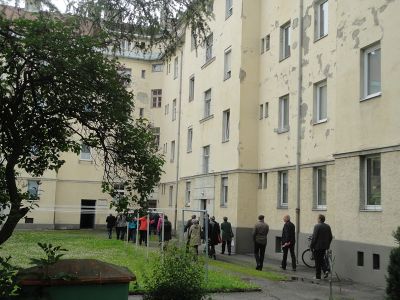 "100 Jahre Wohnen in Innsbruck" Führung mit Luis Ilmer (Architekt), Gerhard Fritz (Innsbrucker Stadtrat), Norbert Buchauer (Architekt) und Raimund Gutmann (wohnbund:consult)