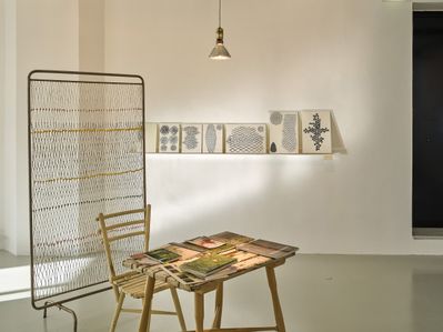 Blick in die Ausstellung "Carmen Müller: Von Gärten, Pflanzen und Menschen".