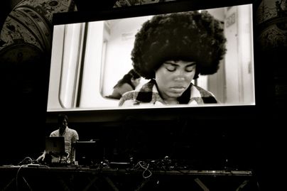 Live Film Remix Konzert von Timo Novotny (Musik: Sofa Surfers)