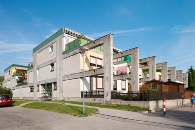 Wohnen Morgen - Hollabrunn, Arch. Ottokar Uhl, Joseph P. Weber; 1976