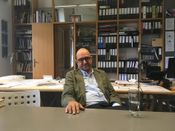 Hanno Schlögl in seinem Büro, 2019