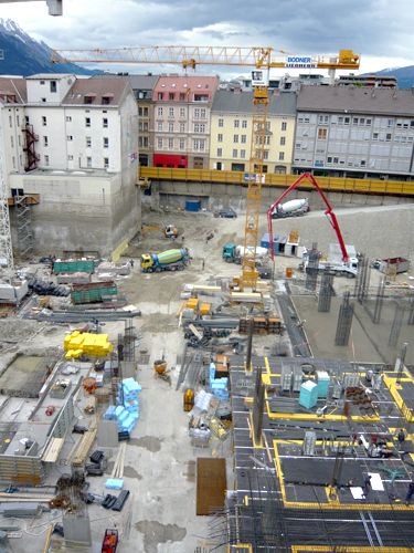 Architektur in Bewegung – Kranfahrten im Herzen der Stadt. Auf der Baustelle des Neuen Kaufhaus Tyrol von David Chipperfield Architects © aut. architektur und tirol