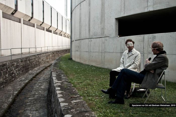 Spazieren vor Ort - Bertram Weisshaar (D)