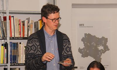 ...erklärt der Spiele-Mitentwickler die Regeln...