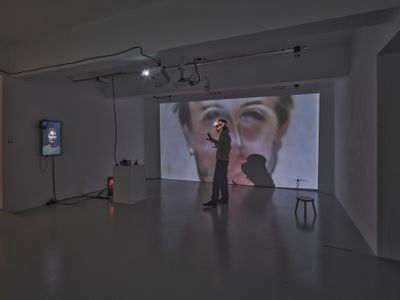 Blick in die Ausstellung "Potenziale 3" mit dem Beitrag "Embodied Potentials" des New Media Labs