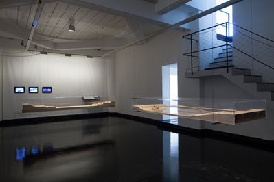 Blick in die Ausstellung "Dietmar Feichtinger: Wege und Orte" im aut