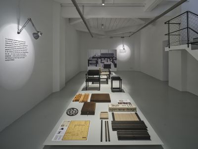 Blick in die Ausstellung "Egon Rainer: Ordnung und Lebendigkeit" im aut, Raum 1 mit Steckmöbelprogramm