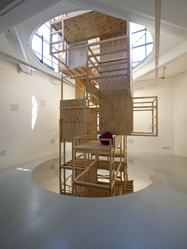 eins zu zwei – zwei zu eins – Blick in die Ausstellung im aut – "Das gestapelte Kinderzimmer" (the next ENTERprise – architects); Bildnachweis: © B&R