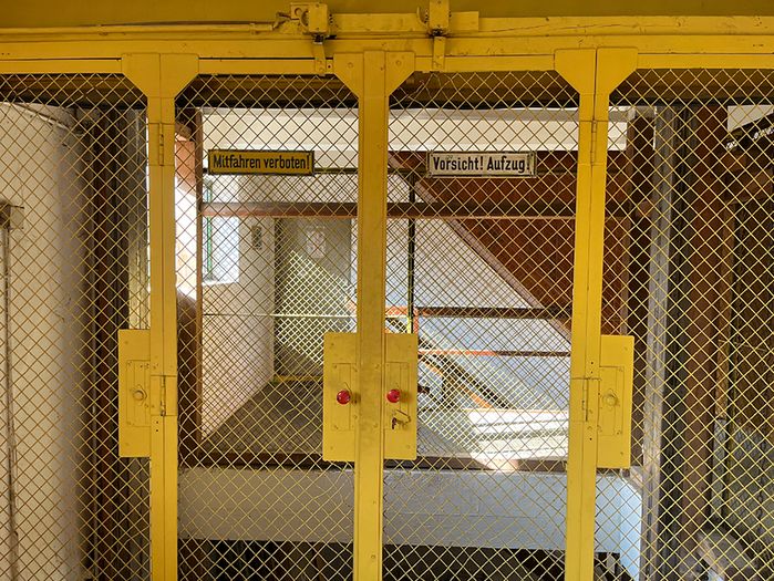 Bauhof Langenlois _ Vorsicht! Aufzug!