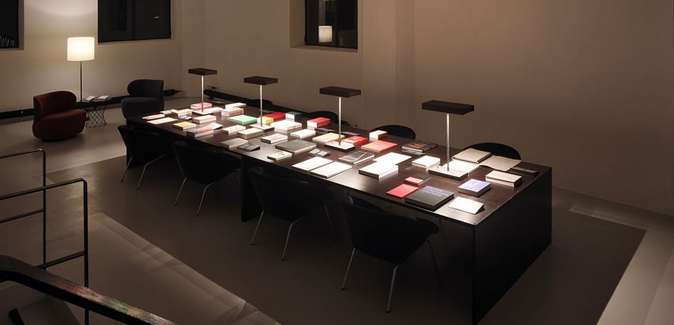 Blick in die Ausstellung "Lars Müller: Bücher bauen"