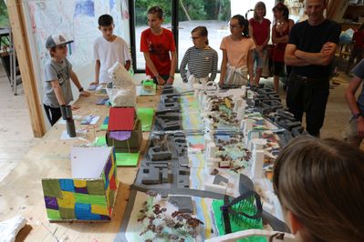 "Ich seh', ich seh', was du nicht siehst!" Eine Stadtteilführung von Kindern für Kinder – Einführung im bilding